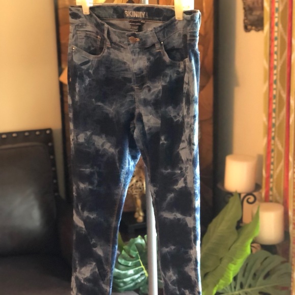 New York & Company Low Rise Skinny Tie Dye Jeans - Picture 11 of 14